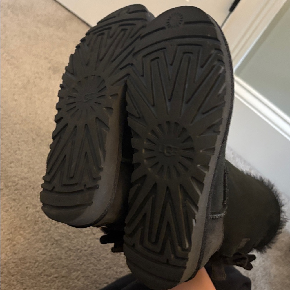 UGG Black Fur-Trimmed Winter Boots - Picture 5 of 6